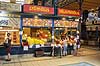 Budapest Marked. Det store overd�kkede marked, Central Market Hall, Nagy Vasarcsarnok eller Nagycsarnok, i Budapest  Nagy Vasarcsarnok / Budapest Ungarn  sev�rdigheder Markeder, handel, gr�ntsager, torvehandel