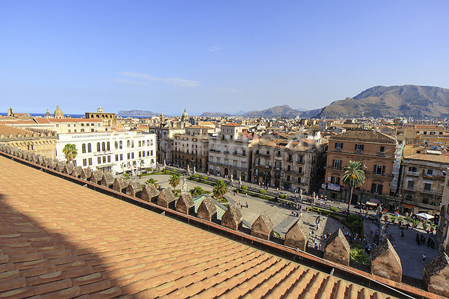Palermo. Palermo set fra tagryggen af Palermo Domkirke, Cattedrale di Palermo, Palermo Cathedral; ; Palermo / Sicilien; Italien; ; ; Byer, byliv, gader