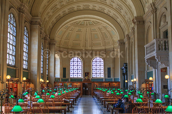 Boston Public Library. L�sesalen i Boston Public Library - Central Library; ; Boston / Massachusetts; USA; ; Sev�rdigheder; Bibliotek, biblioteker, l�sesale, b�ger, fordybelse, l�sning, kundskab
