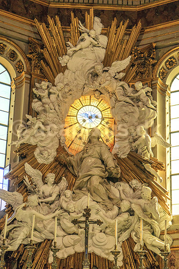 Domkirken i Napoli. Alteret i Napolis Domkirke - Cathedral of Naples = Cathedral of Santa Maria Assunta = Duomo di Napoli; ; Napoli / Campania; Italien; ; Sev�rdigheder; Religion, kristendom, kirker