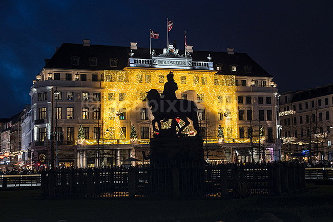 Hotel D'Angleterre. Juleudsmykning p� Hotel D'Angleterre p� Kongens Nytorv i K�benhavn; ; Kongens Nytorv / K�benhavn; Danmark; ; Sev�rdigheder; Hoteller, Hotel D Angleterre, julemarkeder, juleudsmykning, julestemning
