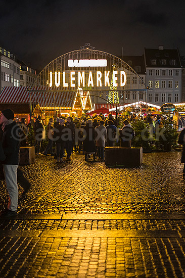H.C Andersen Jule marked. Juleudsmykning til Julemarked p� Nytorv i K�benhavn - Hans Christian Andersen Christmas Market; ; Nytorv / K�benhavn; Danmark; ; Sev�rdigheder; Julemarkeder, jul, julehandel, handel, juleudsmykning, julestemning