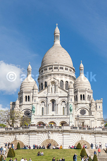 Sacre-Coeur i Paris. Kirken Sacre Coeur ( Jesus Hellige Hjerte ) p� toppen af Montmartre i Paris; ; Montmartre / Paris; Frankrig; ; ; Sacre-C�ur, Sacre C�ur, kirker, religion, katolsk, katolisisme, Paul Abadie