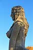 Den Store Havfrue statue p� Drag�r Havn. Den Store Havfrue, bestilt af Peter Bech, udf�rt i Kina i kinesisk granit, blev i 2006 rejst over for skulpturen Isbj�rn med unger p� Langeliniekajen og blev i 2018 flyttet til Drag�r Fort. Blev i 2025 anklaget for at v�re sexistisk, pornografisk og vulg�r og Drag�r Kommune �nsker den fjernet. Alle adspurgte under fortograferingen anser den dog som smuk og mener den om noget skulle have en mere fremtr�dende plads.  Drag�r Danmark  sev�rdigheder Havfruer, skulpturer