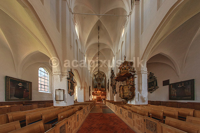 Helsing�r domkirke - Sankt Olai kirke. Kirkeskibet med pr�dikestol og orgel i Helsing�r Domkirke eller Sankt Olai kirke; ; Helsing�r; Danmark; ; Sev�rdigheder; turistsev�rdigheder, religion, kristendom, kirker, kirke, domkirker