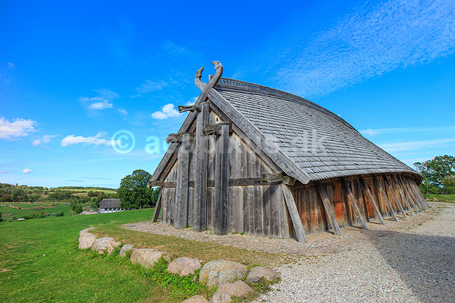 Vikingekongehal. Vikingehallen i Sagnlandet Lejre - Danmarks st�rste kongehal; ; Sagnlandet Lejre / Lejre; Danmark; ; Sev�rdigheder; Vikinger, vikingetiden, Skjoldungerne, Skjold, Roar, Helge, Rolf Krake, Regnar Lodbrog, Harald Hildetand, tr�h�ndv�rk