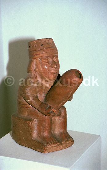 Keramikfigur fra Moche kulturen. Urne forestillende og til minde om den afd�de; ; National Museum / Lima; Peru; Syd Amerika; ; 