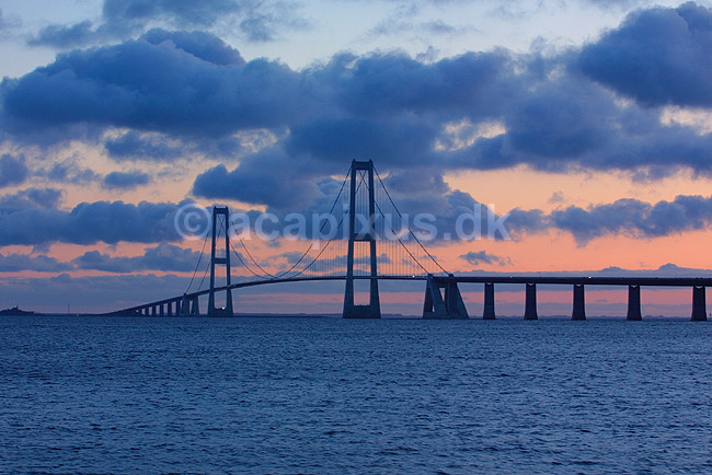 Storebæltsbroen set fra Korsør siden ved solnedgang; ; ; Danmark; Europa; ; transport