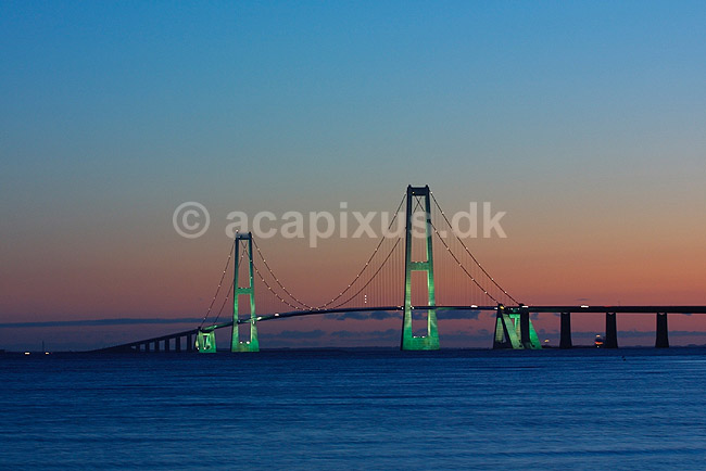 Storebæltsbroen set fra Korsør siden efter solnedgang; ; ; Danmark; Europa; ; transport