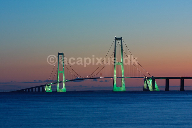 Storebæltsbroen set fra Korsør siden efter solnedgang; ; ; Danmark; Europa; ; transport
