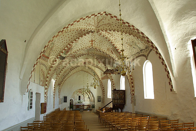 Kirkerummet med kalkmalerier i Jetsmark kirke; ; Pandrup / Nordjylland; Danmark; ; ; religion kristendom kultur landsbykirker