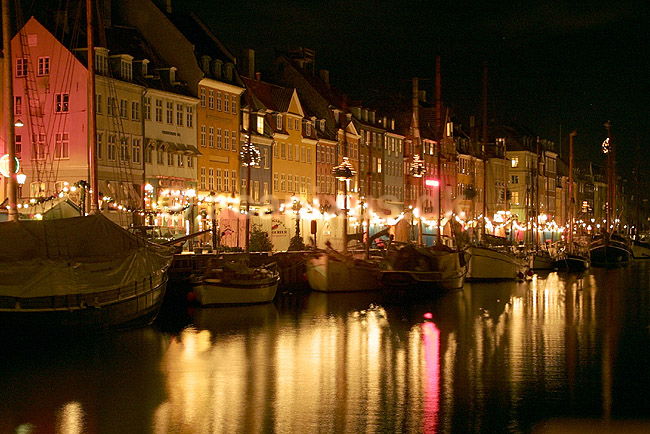 Nyhavn i København om aftenen om vinteren; ; København; Danmark; Europa; ; seværdigheder forlystelser