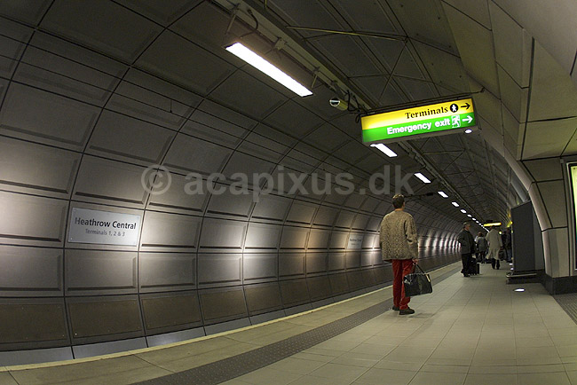 Heathrow. Undergrundsstation i London Heathrow lufthavnen; ; Heathrow Airport / London; England; Europa; ; lufthavne airports subways togtransport