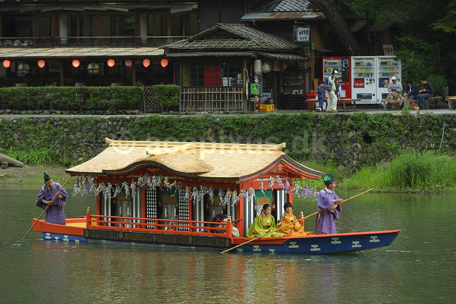 Drageb�dsfestival. B�d med deltagere i drageb�dsfestival i Arushiyama; ; Arushiyama / Kyoto; Japan; Asien; ; 