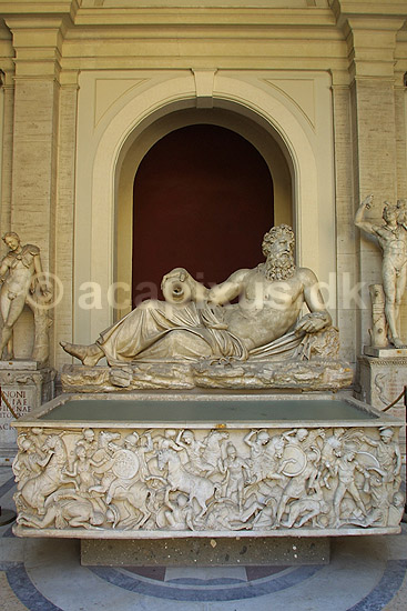 Vatikanmuseet. Tigris font�nen udstillet i Cortile Ottagono i Vatikanmuseet i Rom; ; Rom; Italien; Europa; ; turistsev�rdigheder, paven, paved�mmet, Vatikanet, Vatikan Staten