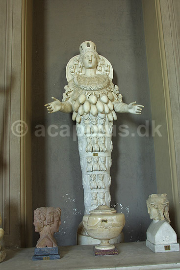 Vatikanmuseet. Statue udstillet p� Vatikanmuseet i Rom; ; Rom; Italien; Europa; ; turistsev�rdigheder, paven, paved�mmet, Vatikanet, Vatikan Staten
